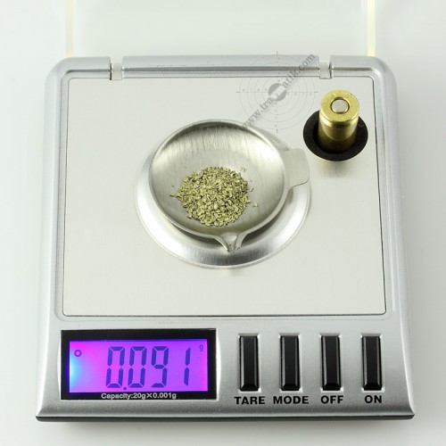 03. Травматический патрон АЕ9 и навеска пороха. Травматический патрон АЕ9 и навеска пороха.