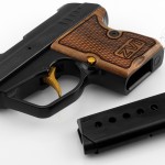 Травматический пистолет «SAFARI MINI» (САФАРИ МИНИ) . Позолота и орех.