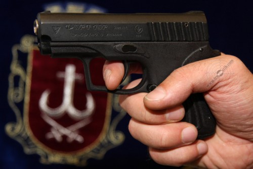 04. Травматический пистолет Форт-10Р с полимерной рамкой. 04. Травматический пистолет Форт-10Р с полимерной рамкой.