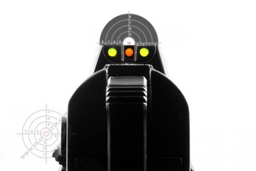 9. Правильное положение мушки относительно цели и целика. Так называемая правильная картинка при КОНТРОЛЕ. При контроле, открывая глаза, необходимо добиться того, что Вы увидите именно схожую с фото картину.