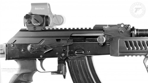 17. Aimpoint Micro H-1 и EOTech XPS2  установленные на АКМ.